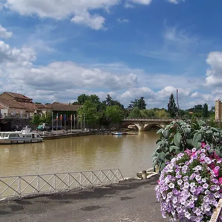 Les Trois Lys Condom