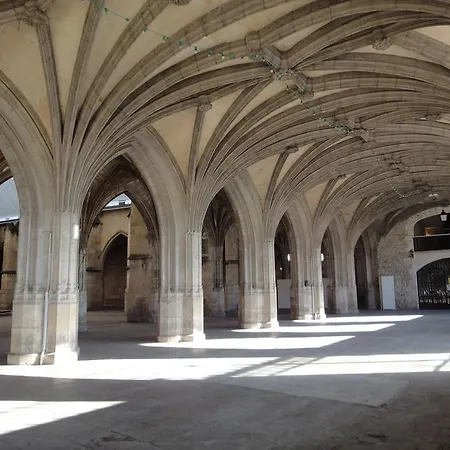 Les Trois Lys מלון