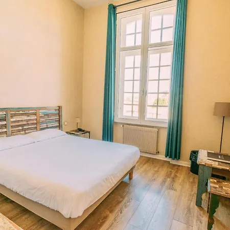 Les Trois Lys Hotel