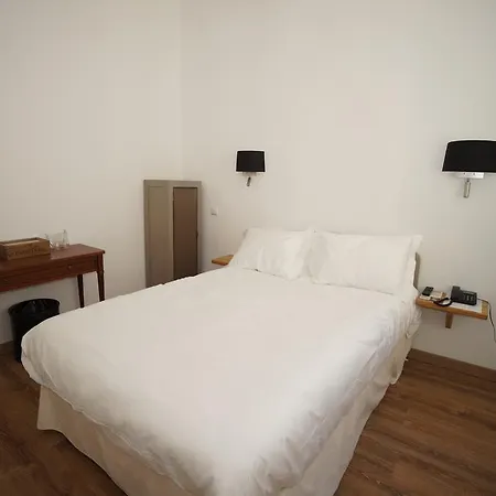 Les Trois Lys 3* קונדום