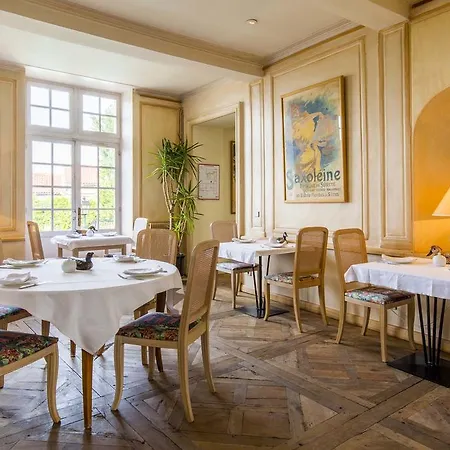 Les Trois Lys 3* Condom