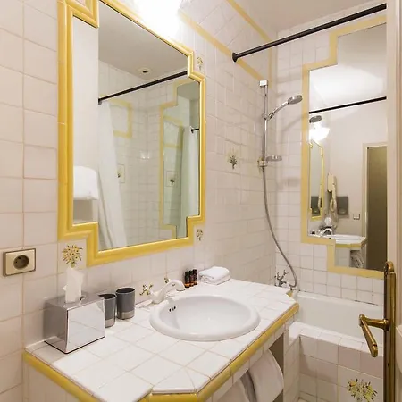 Les Trois Lys 3* Condom