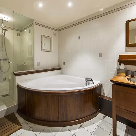 Les Trois Lys Hotel