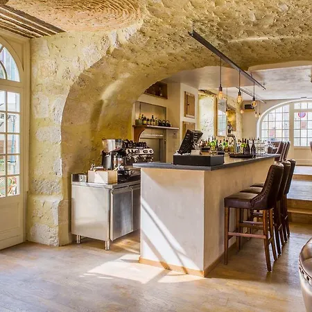 Les Trois Lys Hotel 3*