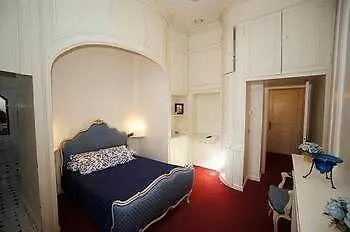 Les Trois Lys Hotel 3*